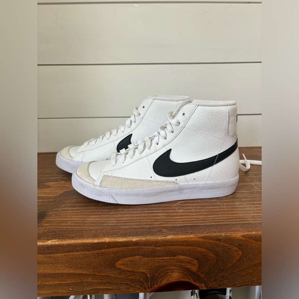 NEW .. NIKE black and white Blazer mid ‘77 hightops - Picture 8 of 9